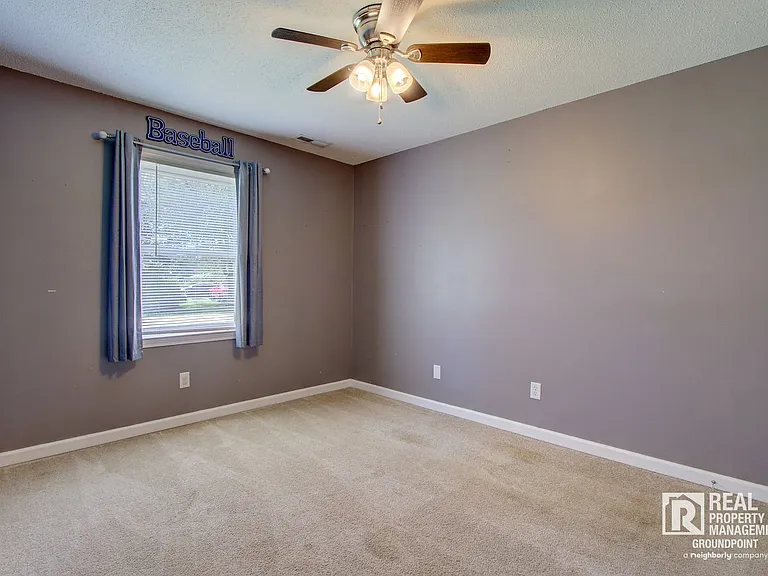 443 Robin Dr — Photo 17