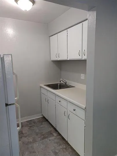 100 Laurel Pl #14 — Photo 3