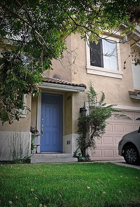 1st image of 1148 Calle De Damasco
