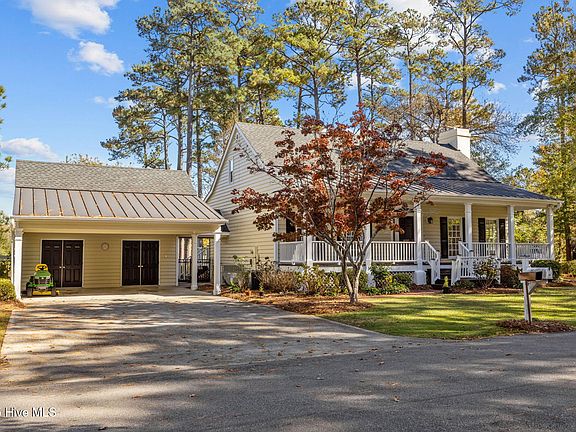 2nd image of 400 Hillcrest Drive