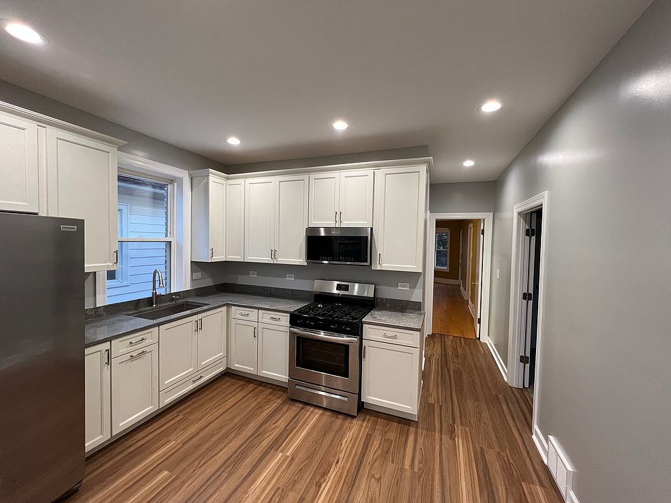 1st image of 5218 W Berteau Ave