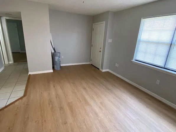 1225 Woodside Dr Unit B1, Conway, AR 72032