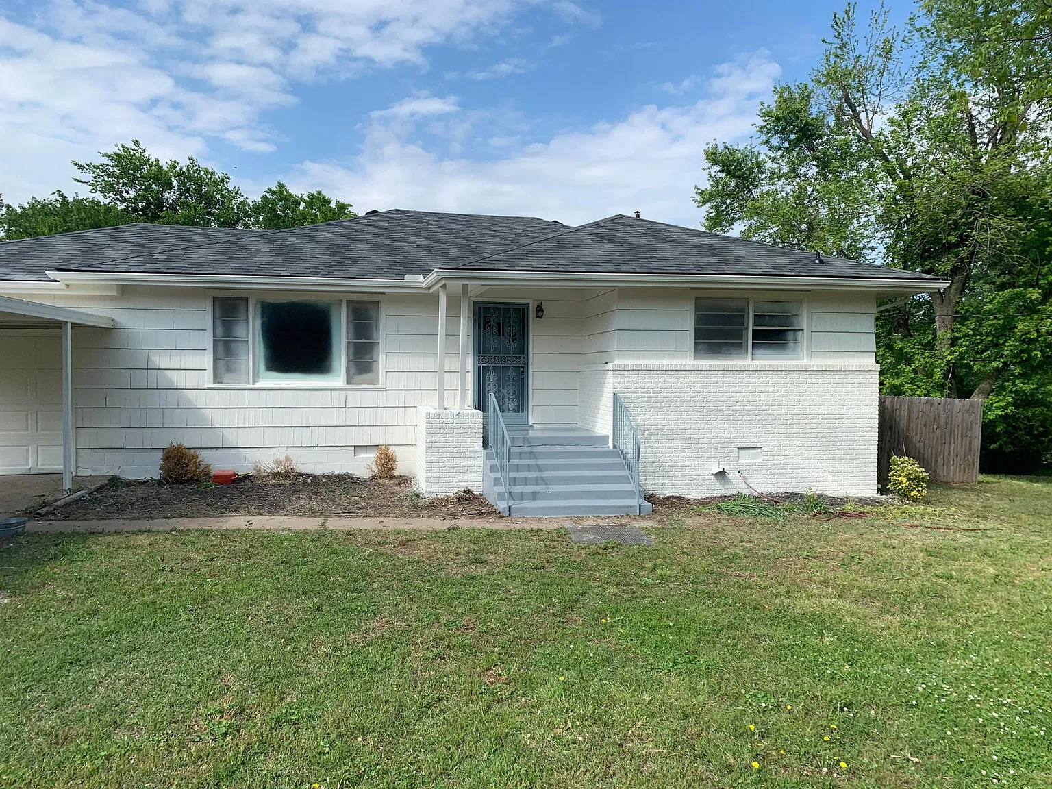 140 SE Rockwood Ave — Photo 1