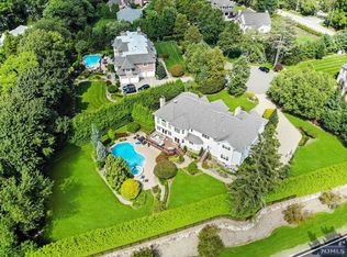 116 Garden Ct, Franklin Lakes, NJ 07417