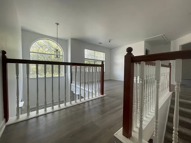 520 Lakeridge Ct — Photo 31