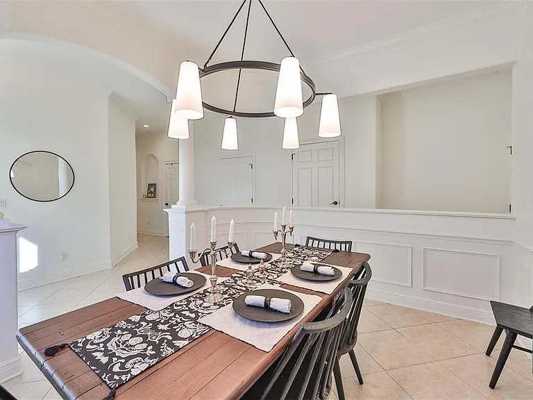 602 Saxony Blvd — Photo 17