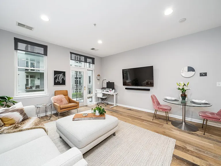 1100 Adams St #316 — Photo 5