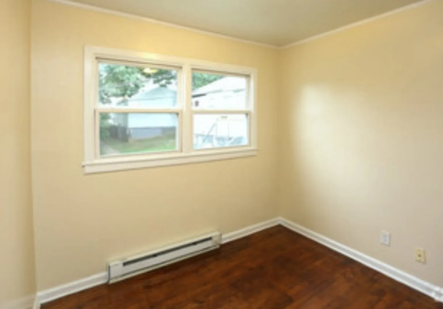 3 bed, 875 sqft, $950 — Photo 4