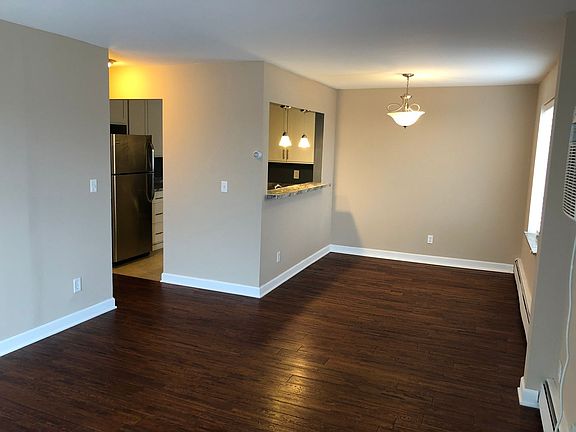 4th image of 6018 8th Ave #33