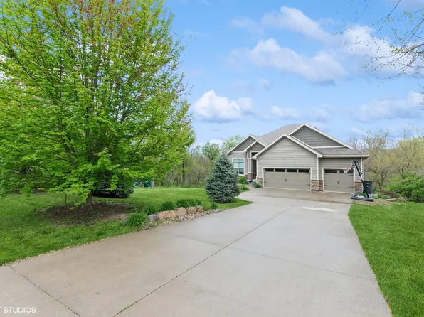 1360 Vintage Ct, Cumming, IA 50061