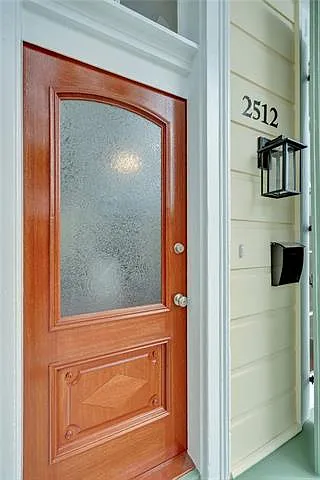 2512 Laurel St — Photo 2