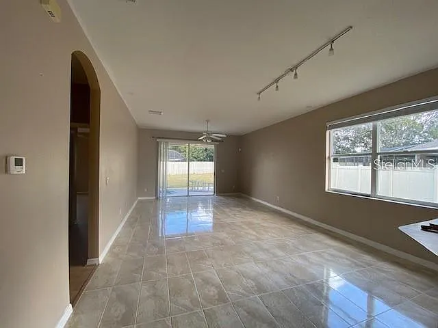 4905 Alavista Dr — Photo 11