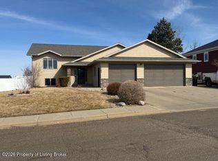 2280 5th St W, Dickinson, ND 58601