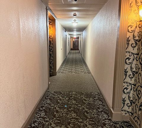 5th image of 3660 Inverrary Dr
