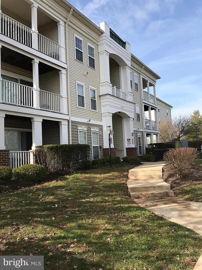 2 bed, 2.0 bath, 949 sqft, $1,900 — Photo 1