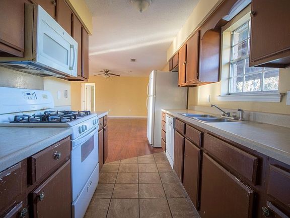 2nd image of 903 Beatrice Dr