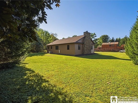 2nd image of 5105 W Lake Rd