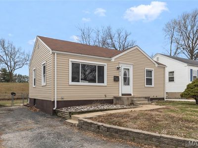 10812 Saint Francis Ln, Saint Ann, MO, 63074