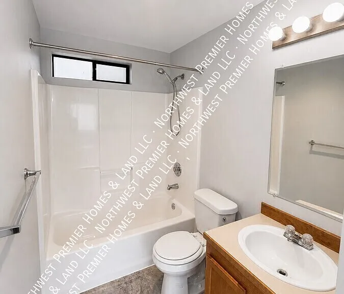 114 NW 3rd Pl #E — Photo 7