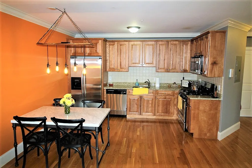 2 bed, 940 sqft, $2,850 — Photo 1