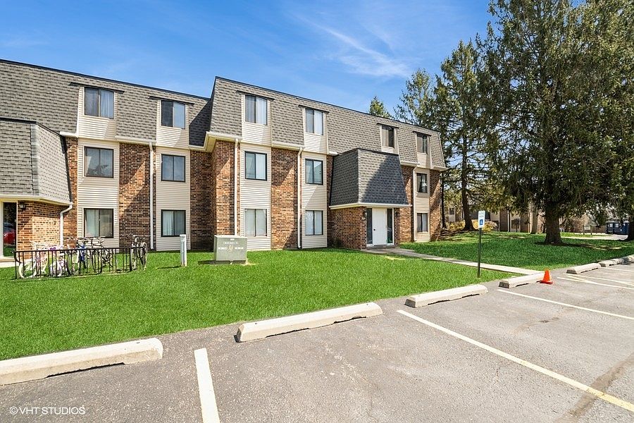 1st image of 260 E Court Of Shorewood APT 4