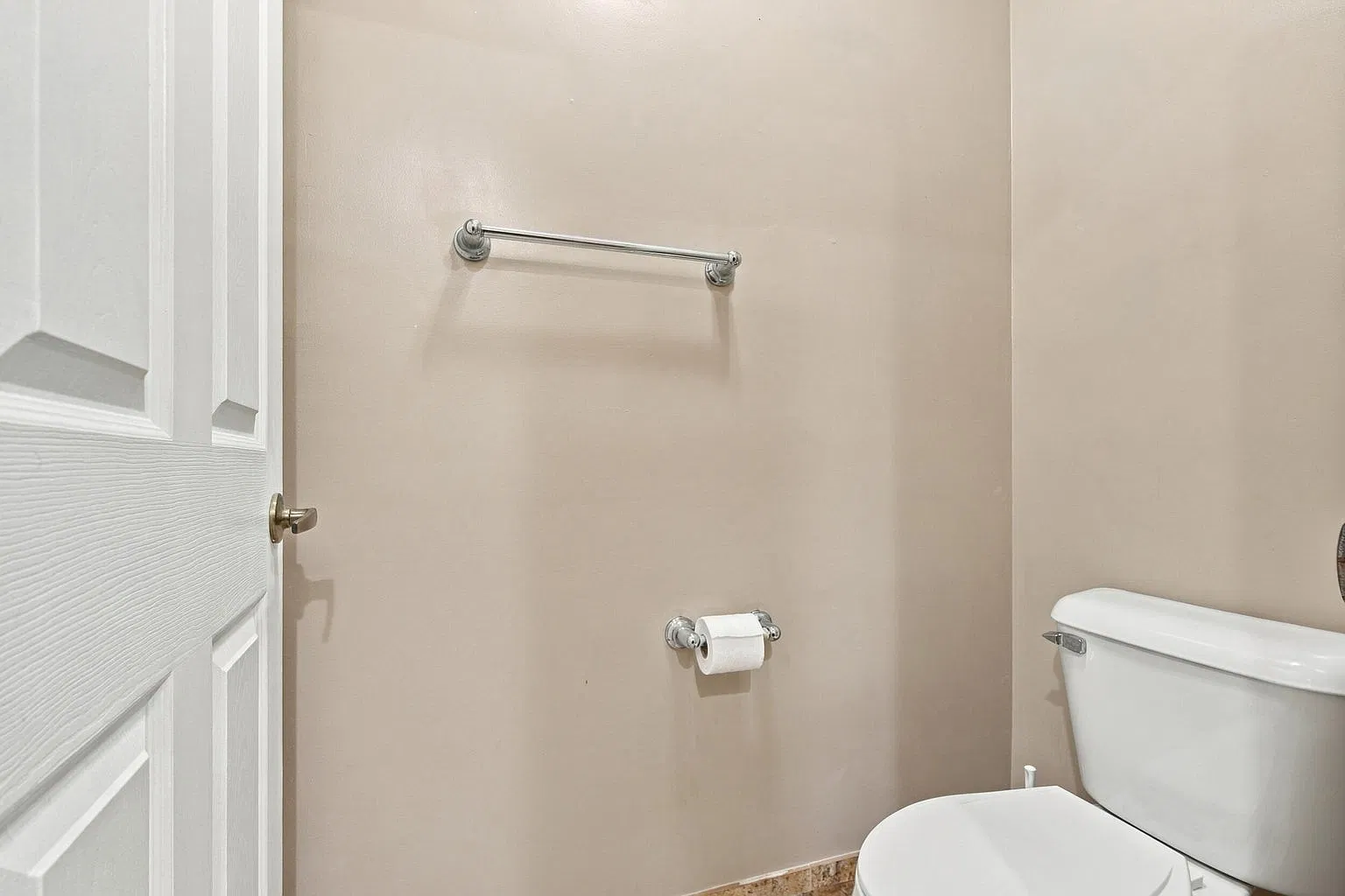 4 bed, 2.5 bath, 2488 sqft, $4,300 — Photo 1