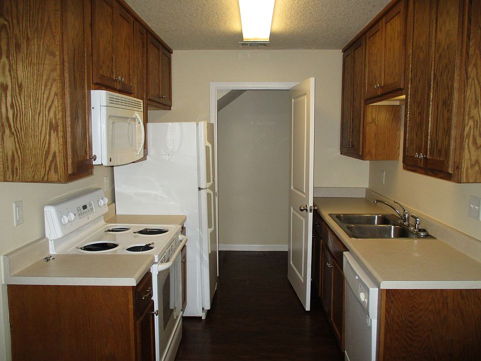2nd image of 1801 Chestnut Dr #A
