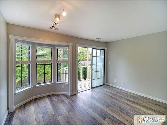 5th image of 399 Carhart Ct