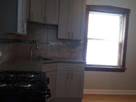 5th image of 2928 N Lawndale Ave #1
