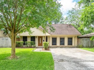 1805 Aspen Ln, Seabrook, TX 77586