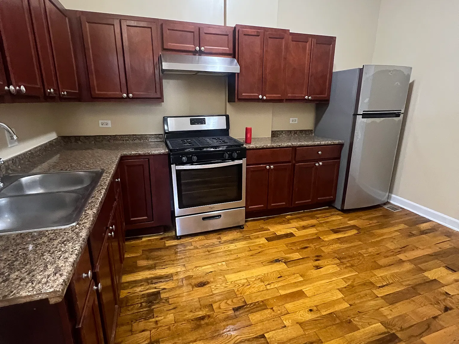 4 bed, $1,800 — Photo 2