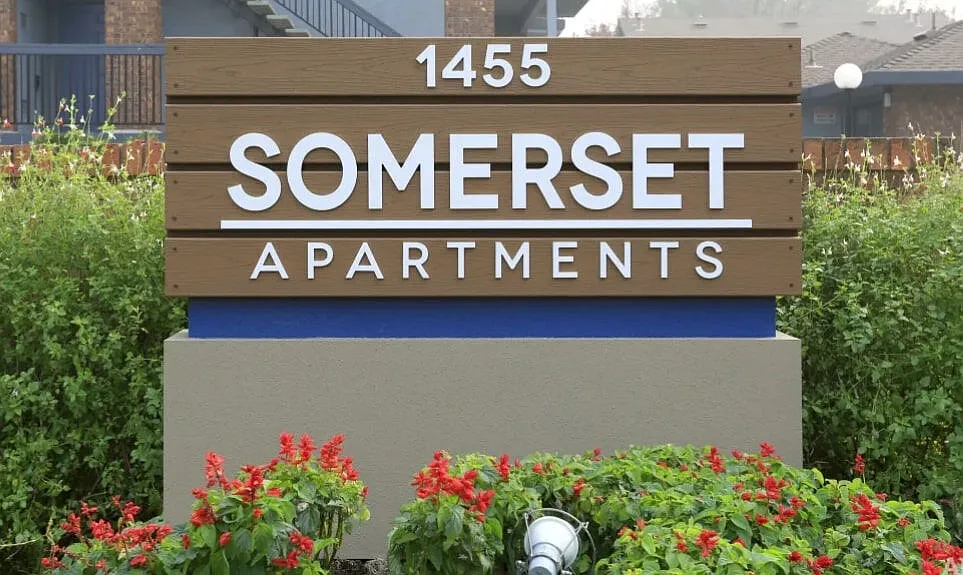 Somerset Apartments — Photo 1