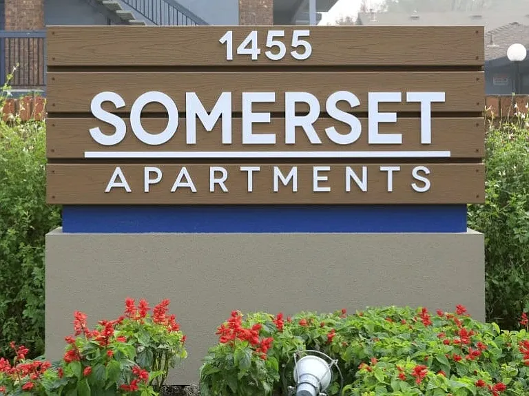 Somerset Apartments — Photo 1