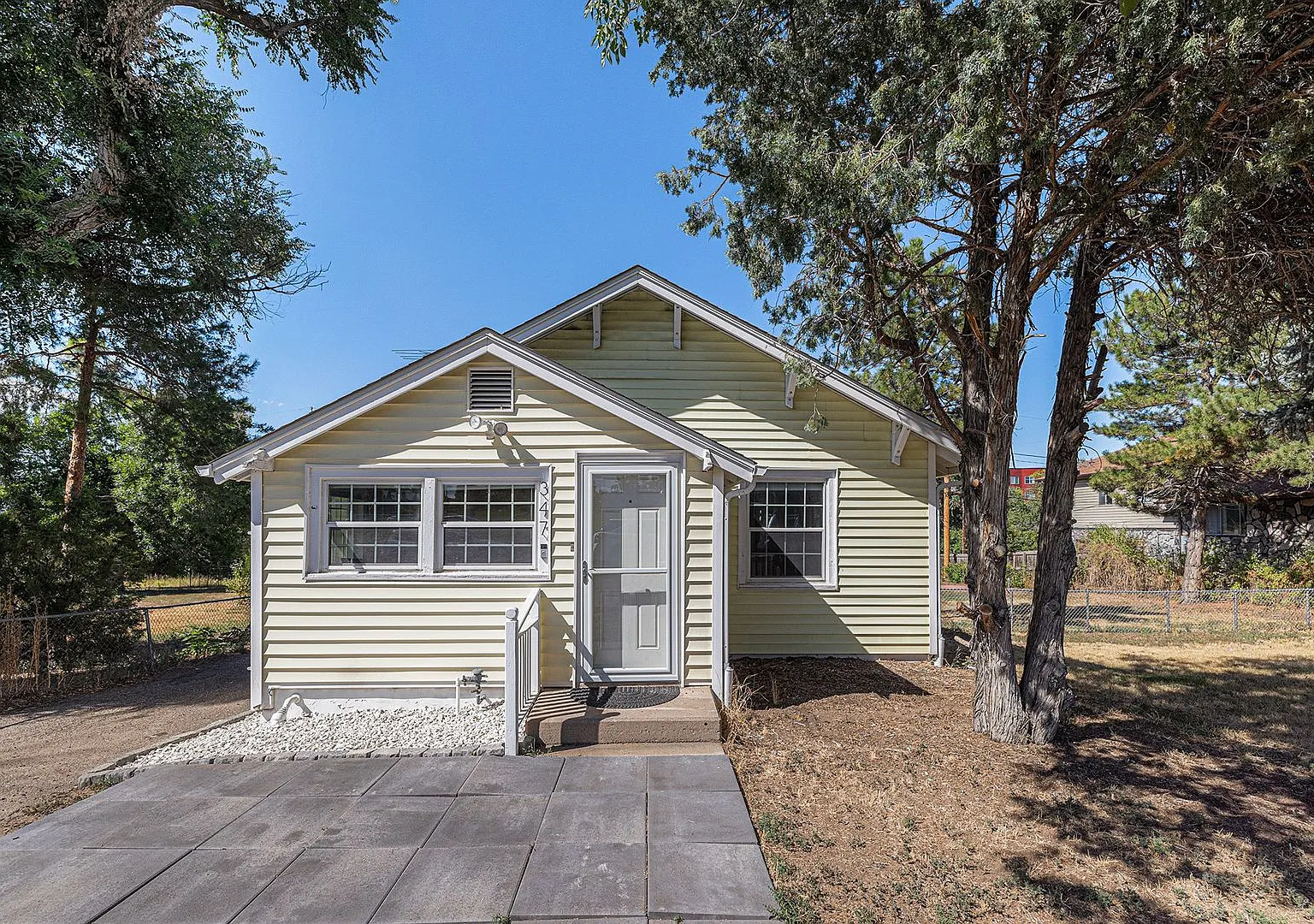 Charming 4Bed/2Bath with Huge Backyard — Photo 2