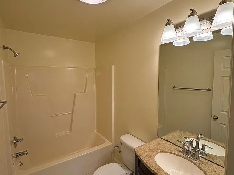 240 Shaler St — Photo 12
