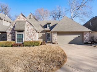 5533 S Delaware Ct, Tulsa, OK 74105