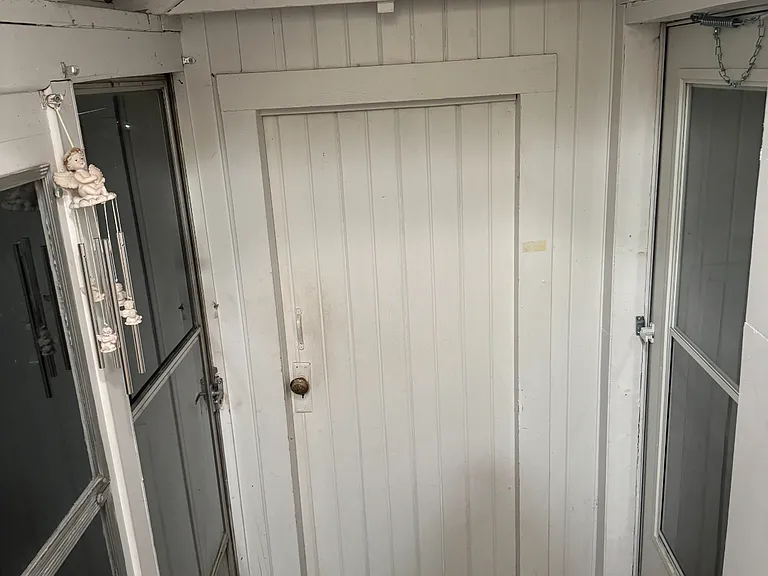 517 Baldwin St — Photo 1
