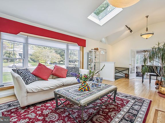 4th image of 1200 Trinity Dr