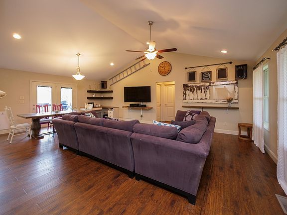 4th image of 1329 NE Fieldwood Dr