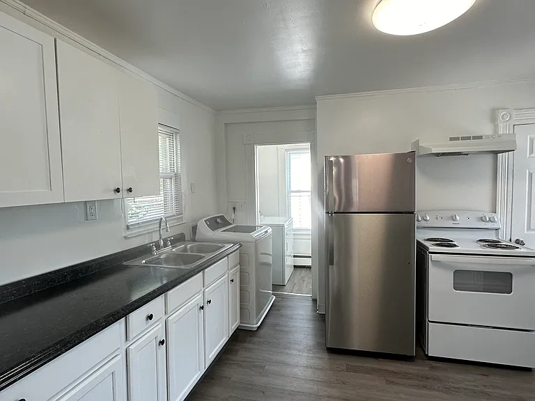 35 Maud St #2 — Photo 27