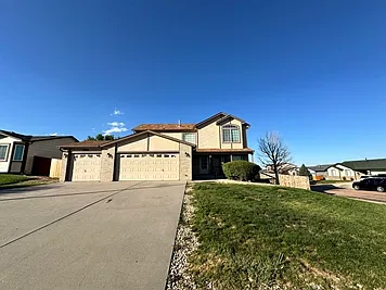 5 bed, 3160 sqft, $2,800 — Photo 1
