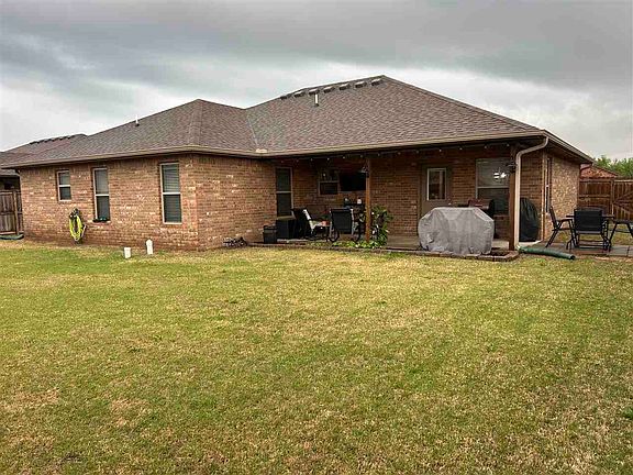 2nd image of 509 E Pams Dr