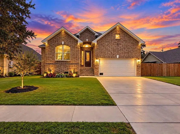 5411 Oak Cove Dr, Houston, TX 77091