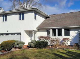 170 E Rockaway Rd, Hewlett, NY 11557