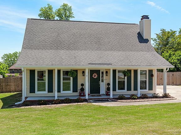 3rd image of 624 Bridgton Drive