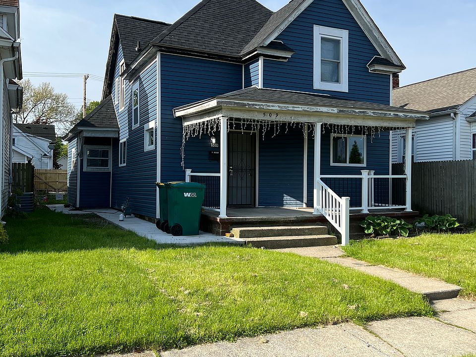 Vinyl siding and a classic look make this home a winner in every aspect!