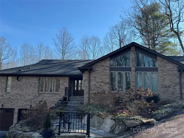 732 Overlook Dr, Flat Rock, NC 28731