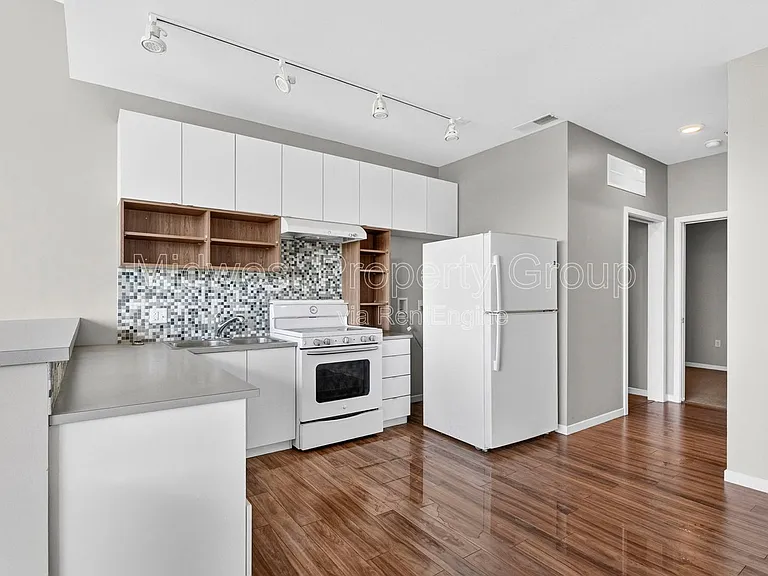4100 Lindell Blvd #302 — Photo 2