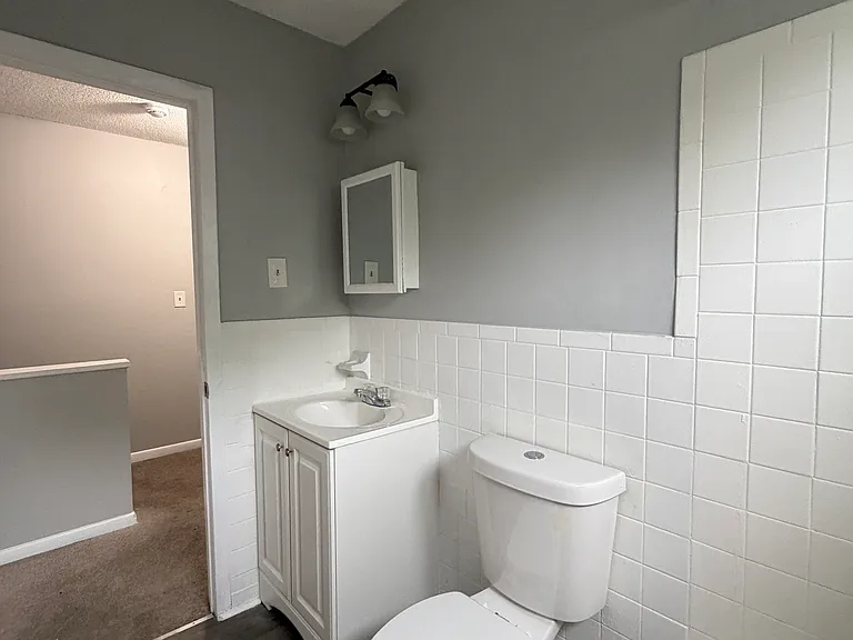 1054 Bank St #12F — Photo 17