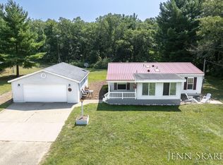 424 E Pine Ridge Trl, Newaygo, MI 49337